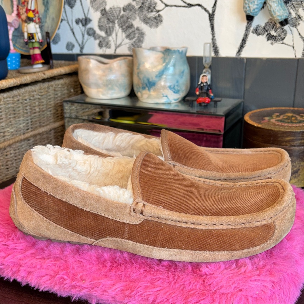 UGG Ascot Slippers Corduroy II camel Colored House Shoes Slippers. 1125932 m